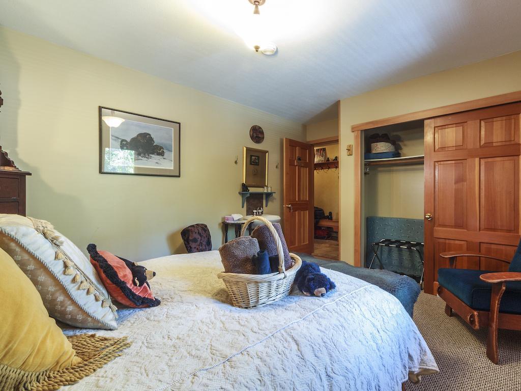 Golden Dreams B&B Вістлер Номер фото