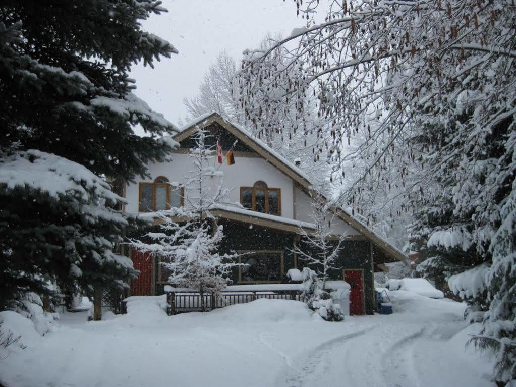 Golden Dreams B&B Вістлер Екстер'єр фото